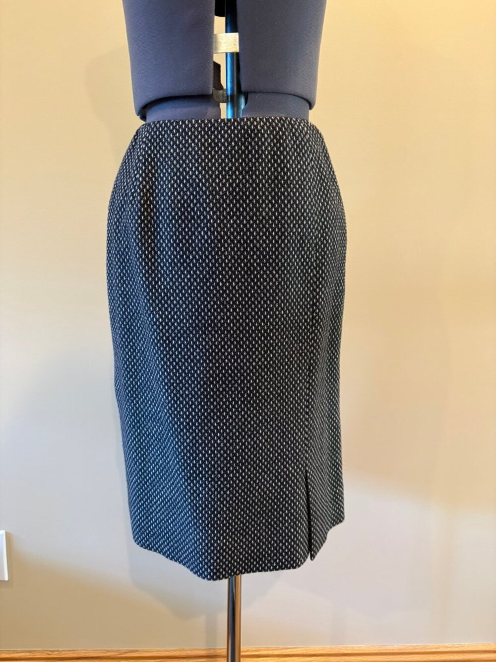 Carlisle size 2 charcoal/white wool skirt
